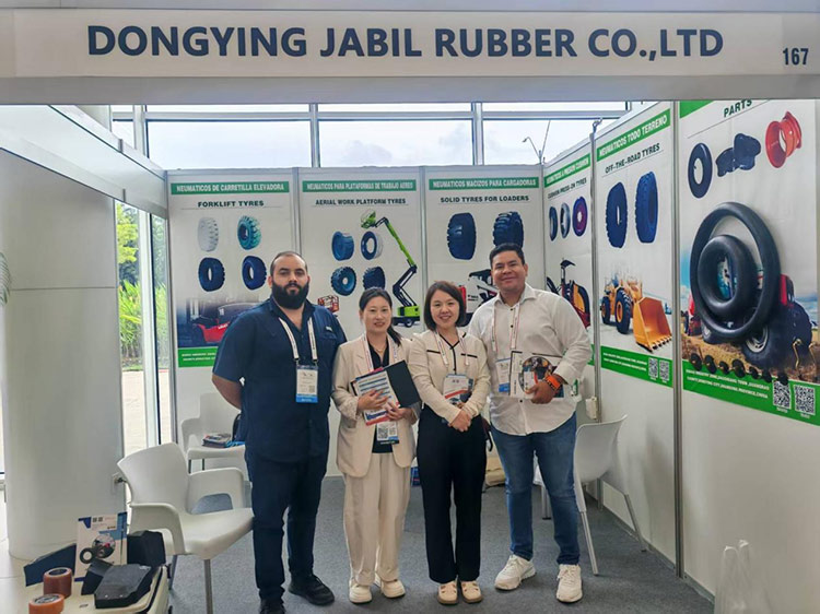 Jabil Ban Bersinar di 2025 Panama International Tire Expo, mencapai niat kerja sama strategis dengan pembeli dari berbagai negara Jabil Ban Bersinar di 2025 Panama International Tire Expo, mencapai niat kerja sama strategis dengan pembeli dari berbagai negara